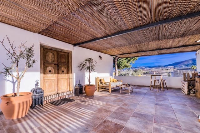 8 makuuhuone Huvila myytävänä paikassa La Romana mukana uima-altaan - 698 000 € (Ref: 9660798)