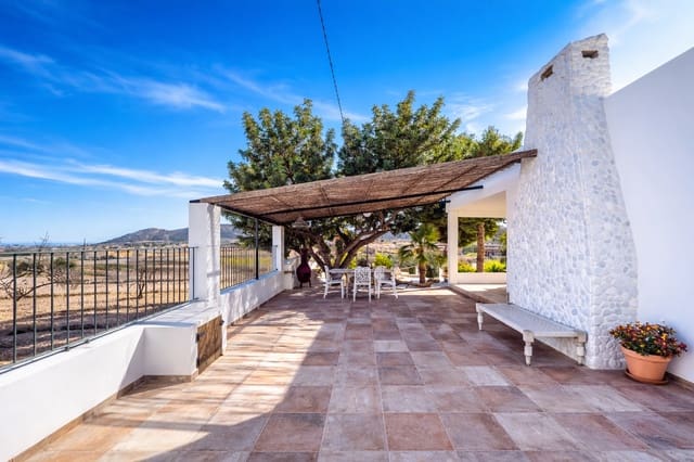 8 makuuhuone Huvila myytävänä paikassa La Romana mukana uima-altaan - 698 000 € (Ref: 9660798)