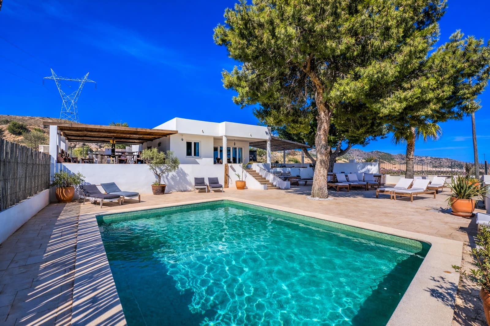 8 makuuhuone Huvila myytävänä paikassa La Romana mukana uima-altaan - 698 000 € (Ref: 9660798)