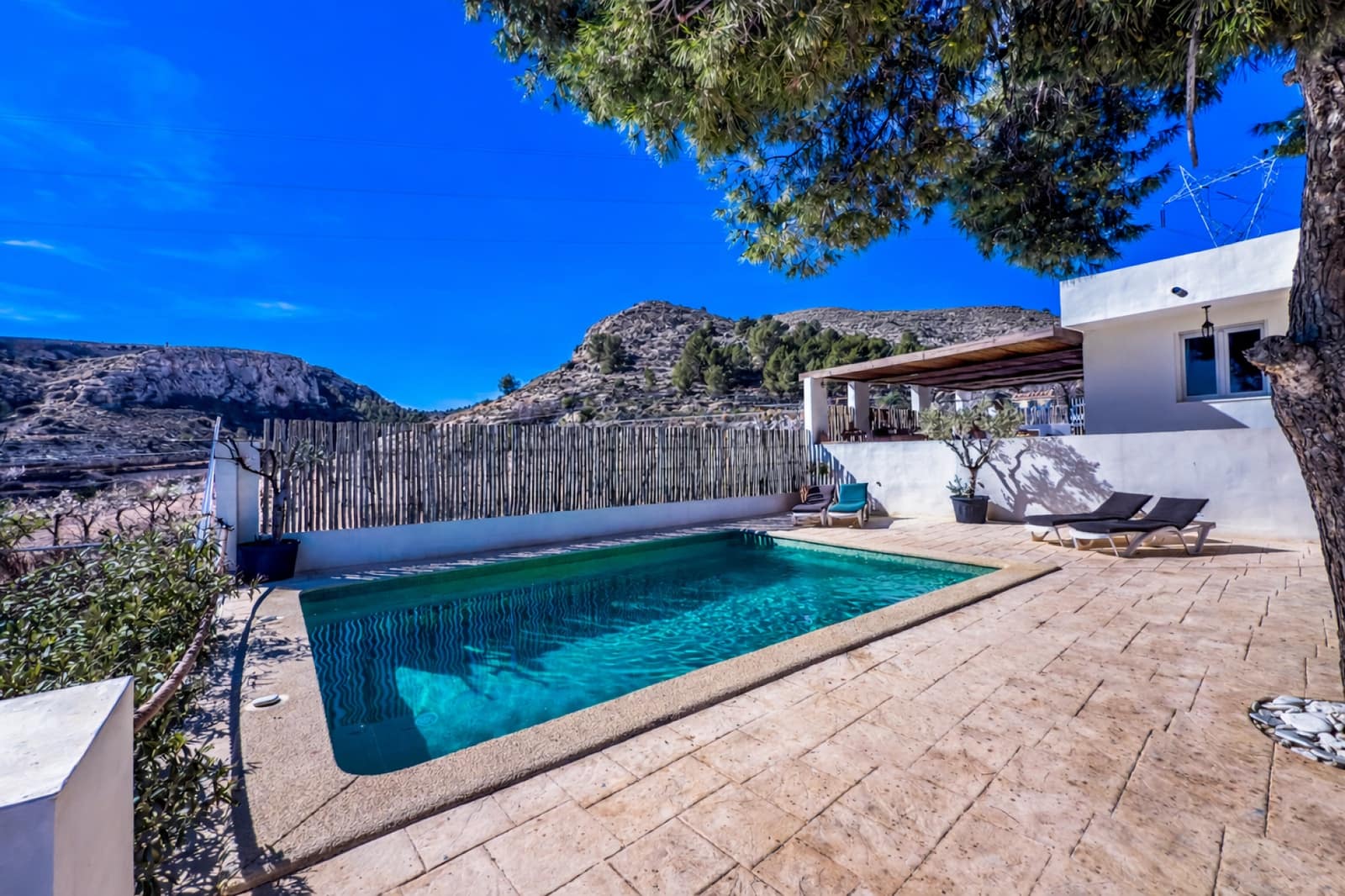 8 makuuhuone Huvila myytävänä paikassa La Romana mukana uima-altaan - 698 000 € (Ref: 9660798)