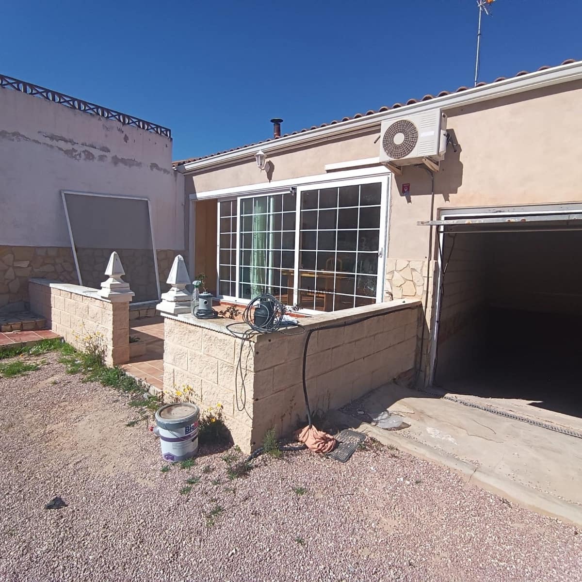 6 bedroom Villa for sale in Elda with pool garage - € 190,000 (Ref: 9669889)