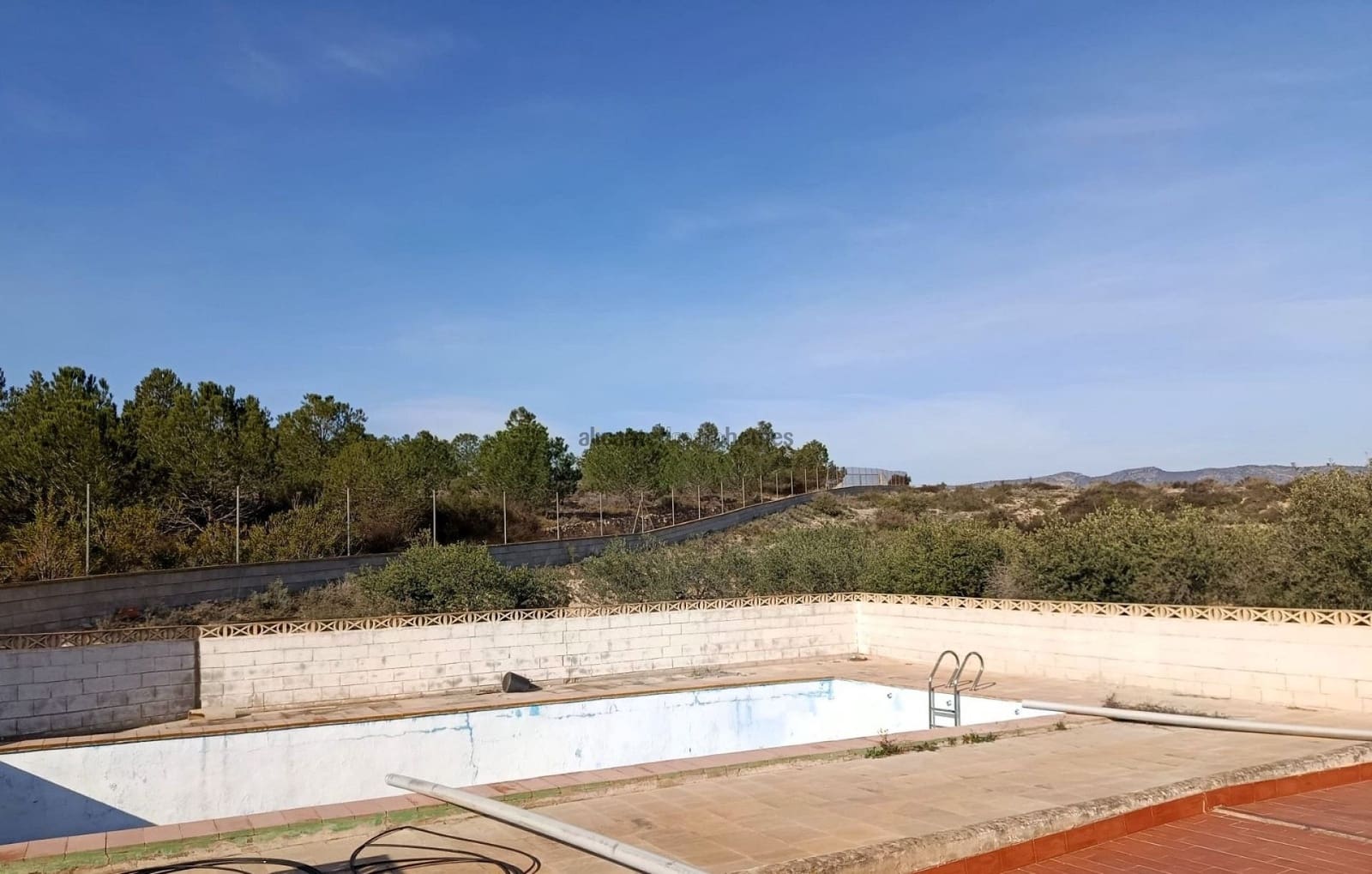 6 bedroom Villa for sale in Elda with pool garage - € 190,000 (Ref: 9669889)