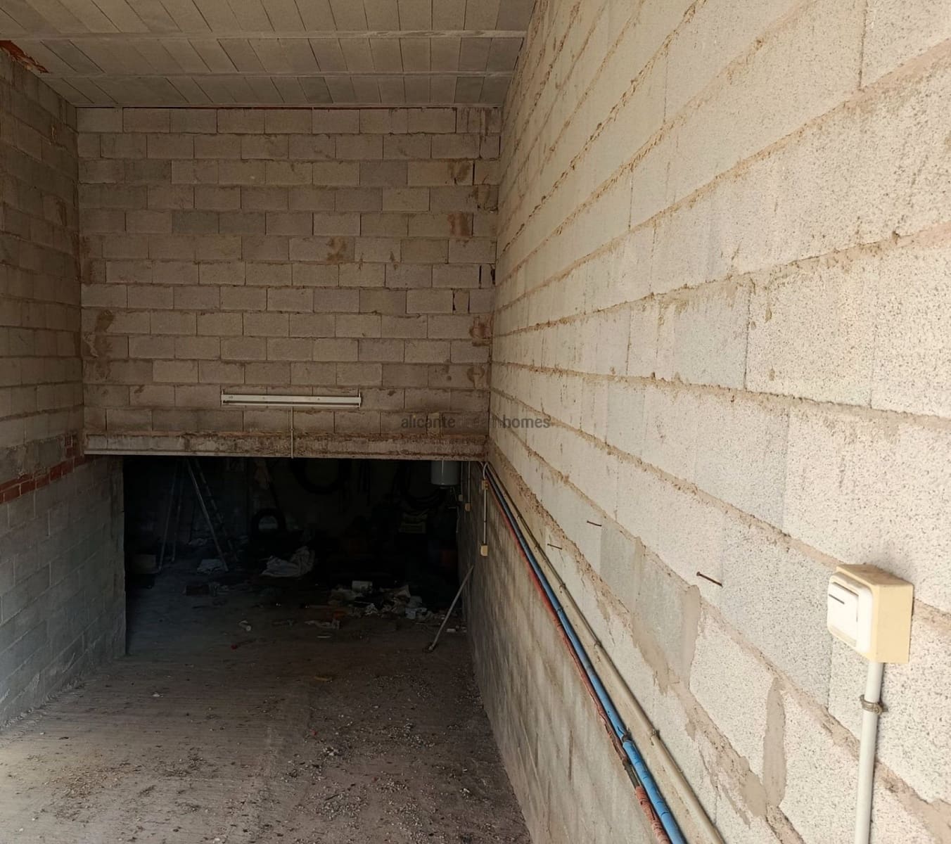 6 bedroom Villa for sale in Elda with pool garage - € 190,000 (Ref: 9669889)