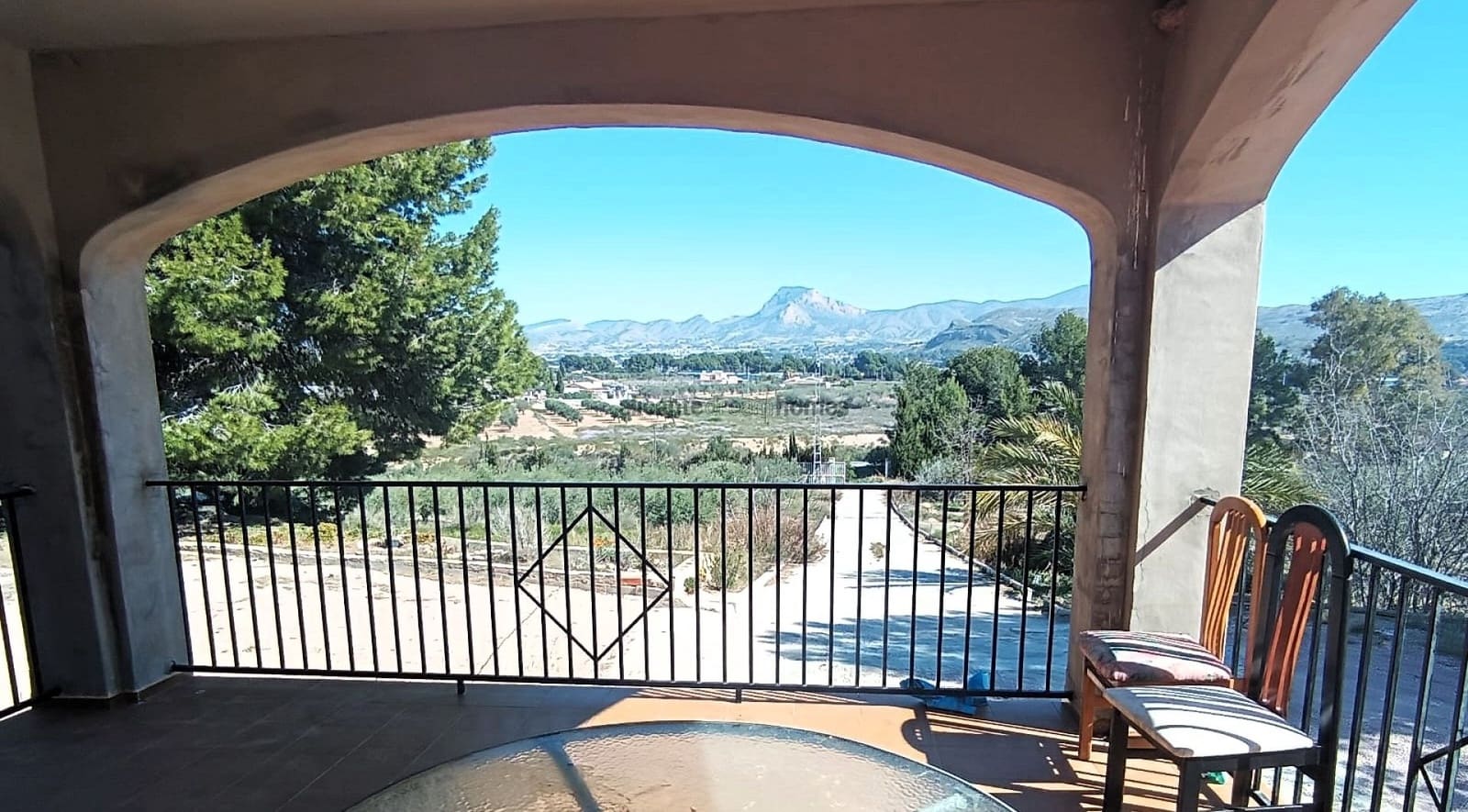 6 bedroom Villa for sale in Elda with pool garage - € 190,000 (Ref: 9669889)