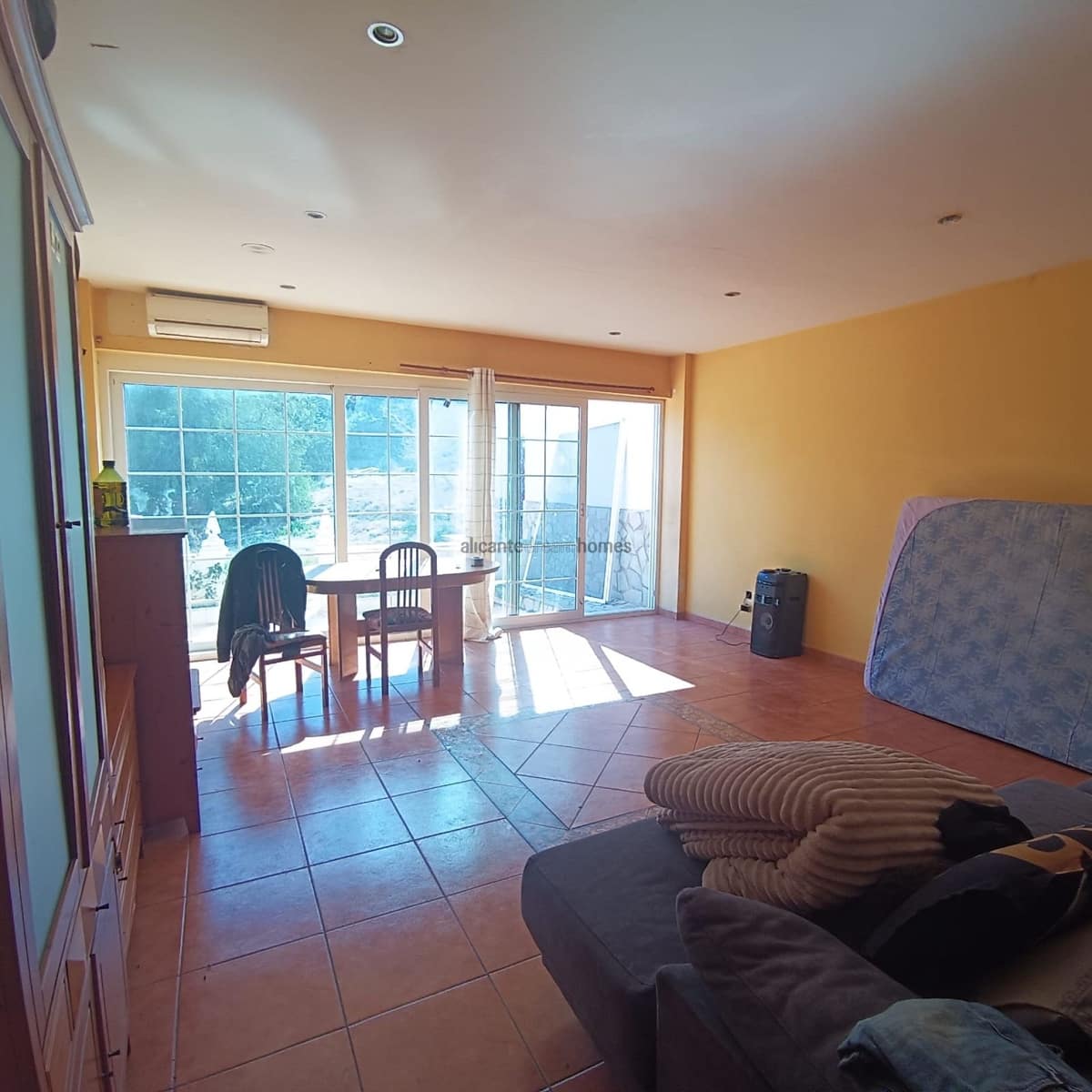 6 bedroom Villa for sale in Elda with pool garage - € 190,000 (Ref: 9669889)