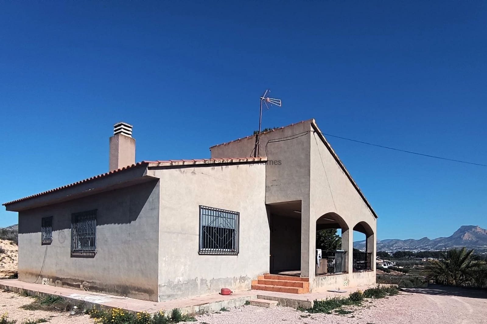 6 bedroom Villa for sale in Elda with pool garage - € 190,000 (Ref: 9669889)