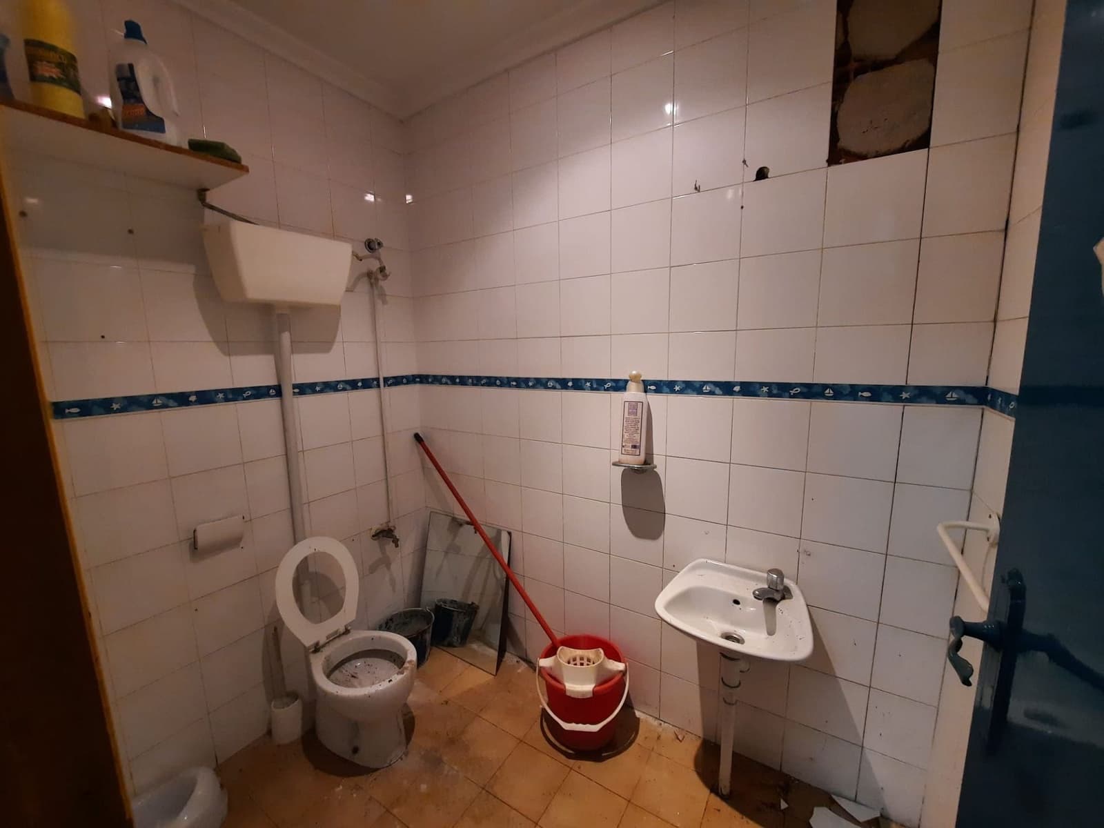 Kaupallinen myytävänä paikassa Petrel / Petrer - 67 000 € (Ref: 9685985)