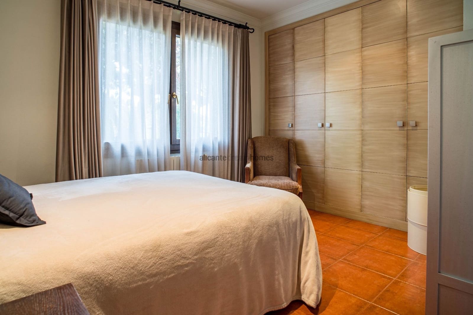 4 chambre Villa/Maison à vendre à Petrel / Petrer avec piscine garage - 490 000 € (Ref: 9698002)