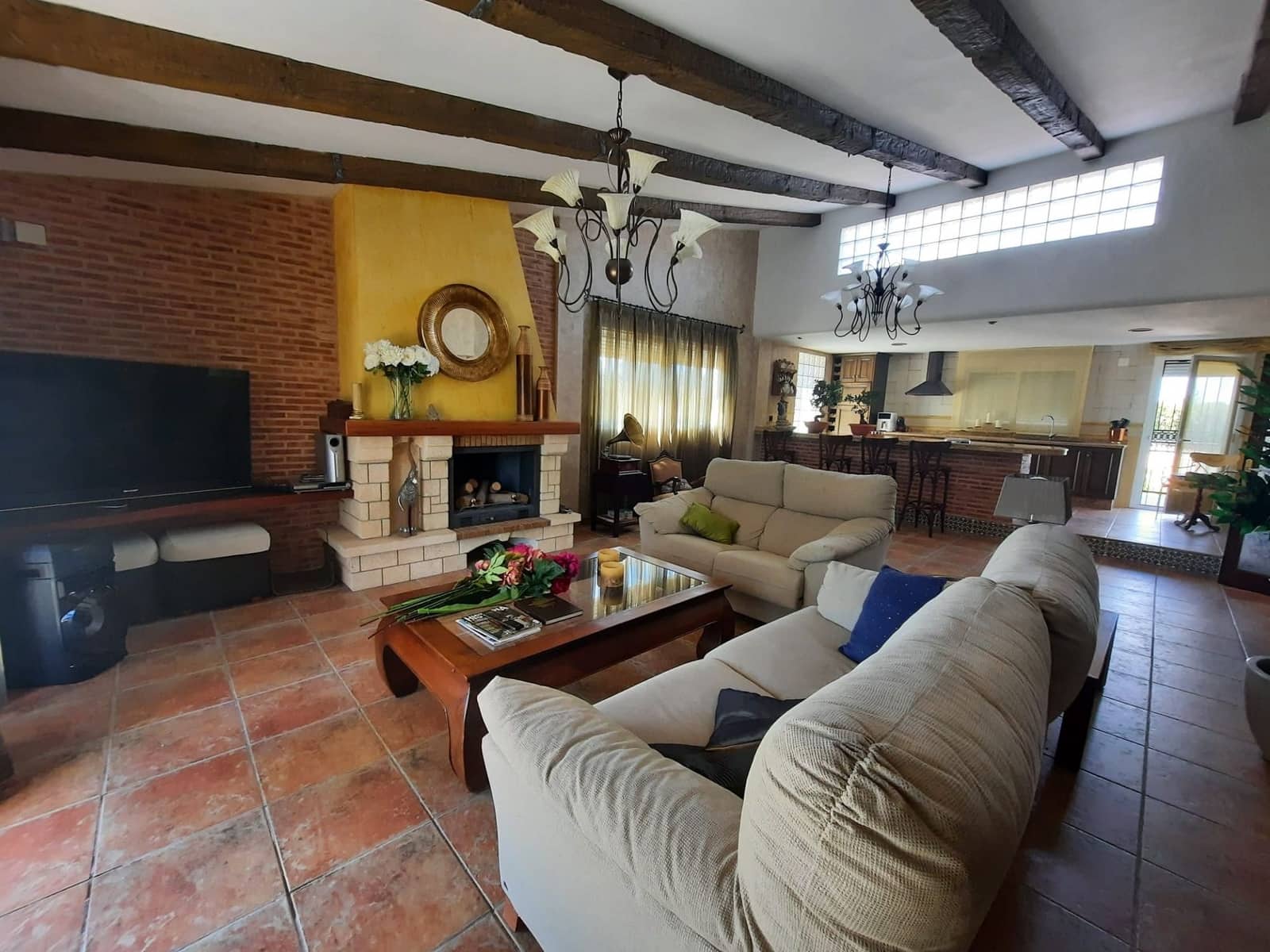 6 bedroom Villa for sale in Sax with pool garage - € 448,000 (Ref: 9698003)