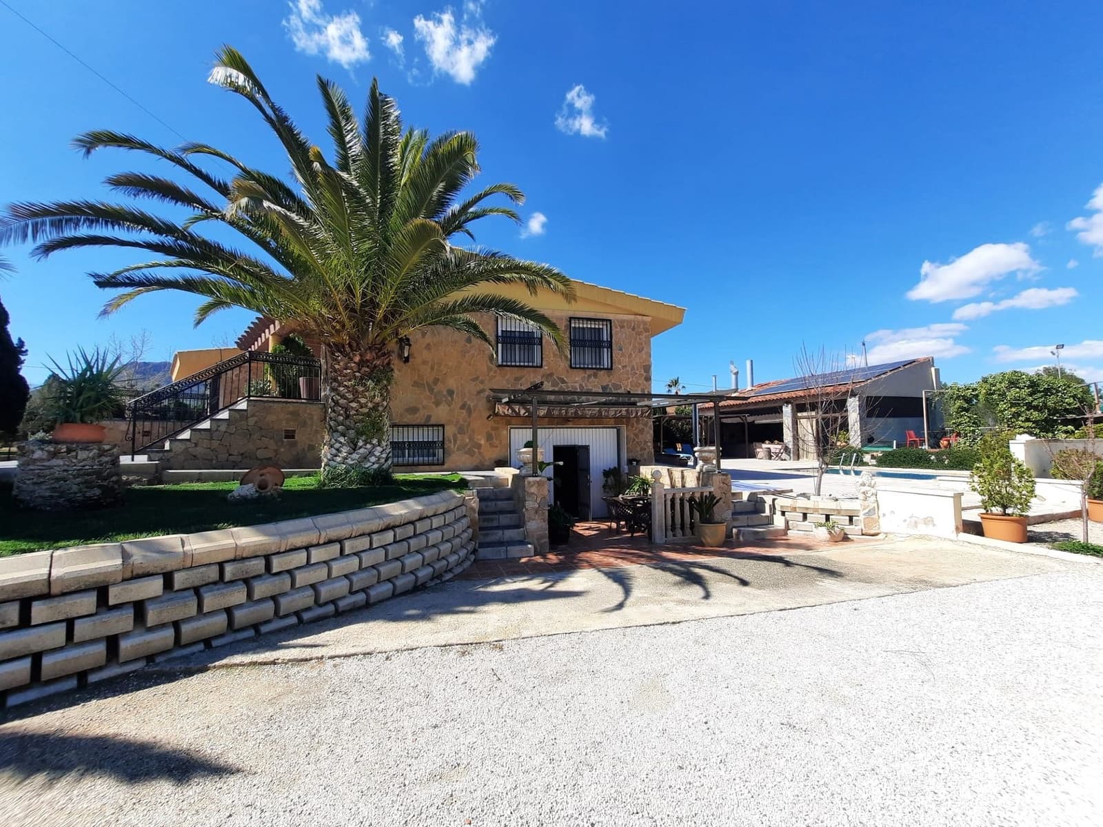 6 bedroom Villa for sale in Sax with pool garage - € 448,000 (Ref: 9698003)