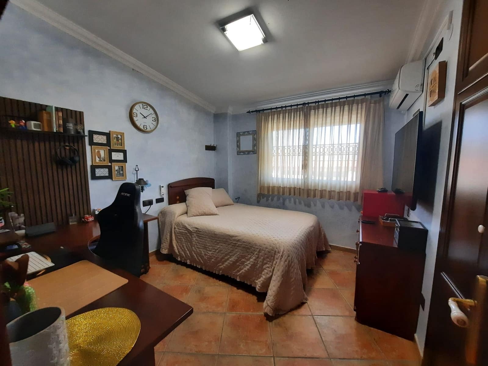 6 bedroom Villa for sale in Sax with pool garage - € 448,000 (Ref: 9698003)