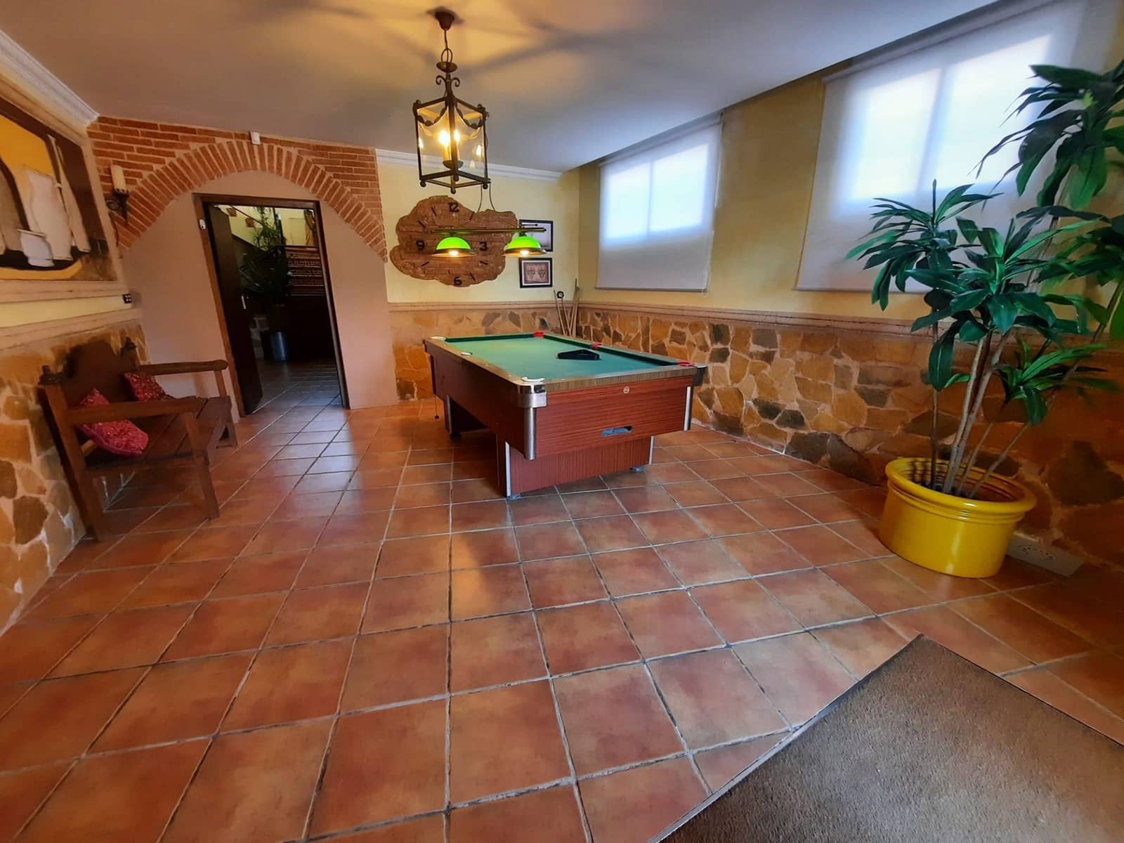 6 bedroom Villa for sale in Sax with pool garage - € 448,000 (Ref: 9698003)