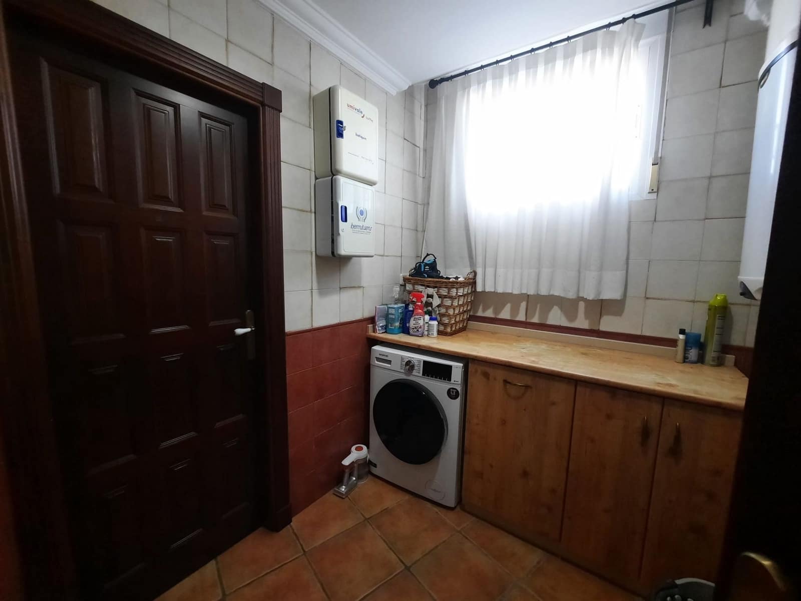 6 bedroom Villa for sale in Sax with pool garage - € 448,000 (Ref: 9698003)