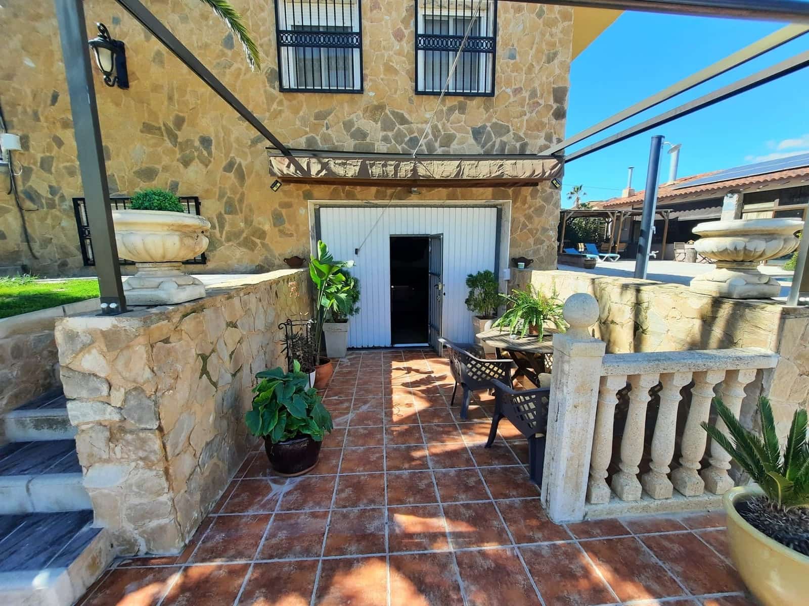 6 bedroom Villa for sale in Sax with pool garage - € 448,000 (Ref: 9698003)