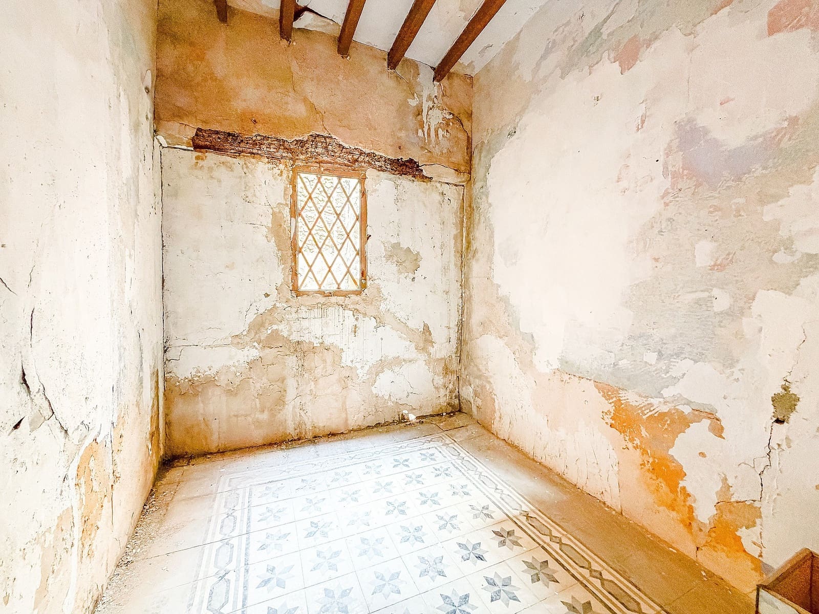 6 bedroom Townhouse for sale in Yecla - € 46,000 (Ref: 9698064)