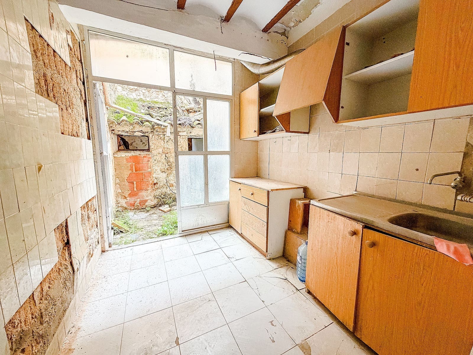 6 bedroom Townhouse for sale in Yecla - € 46,000 (Ref: 9698064)