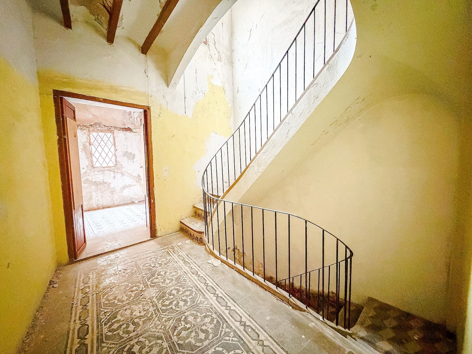 6 bedroom Townhouse for sale in Yecla - € 46,000 (Ref: 9698064)