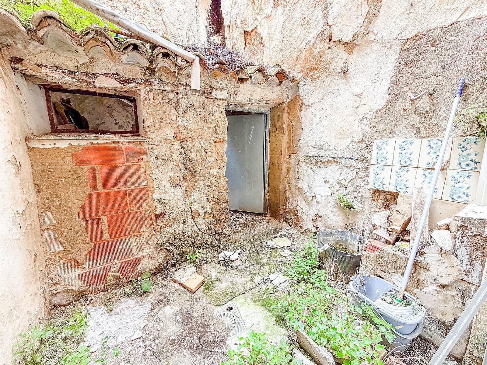 6 bedroom Townhouse for sale in Yecla - € 46,000 (Ref: 9698064)