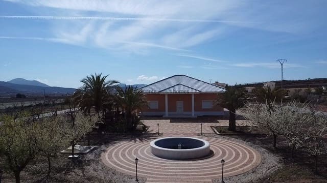 Chalet de 4 habitaciones en Pinoso en venta - 650.000 € (Ref: 9700389)