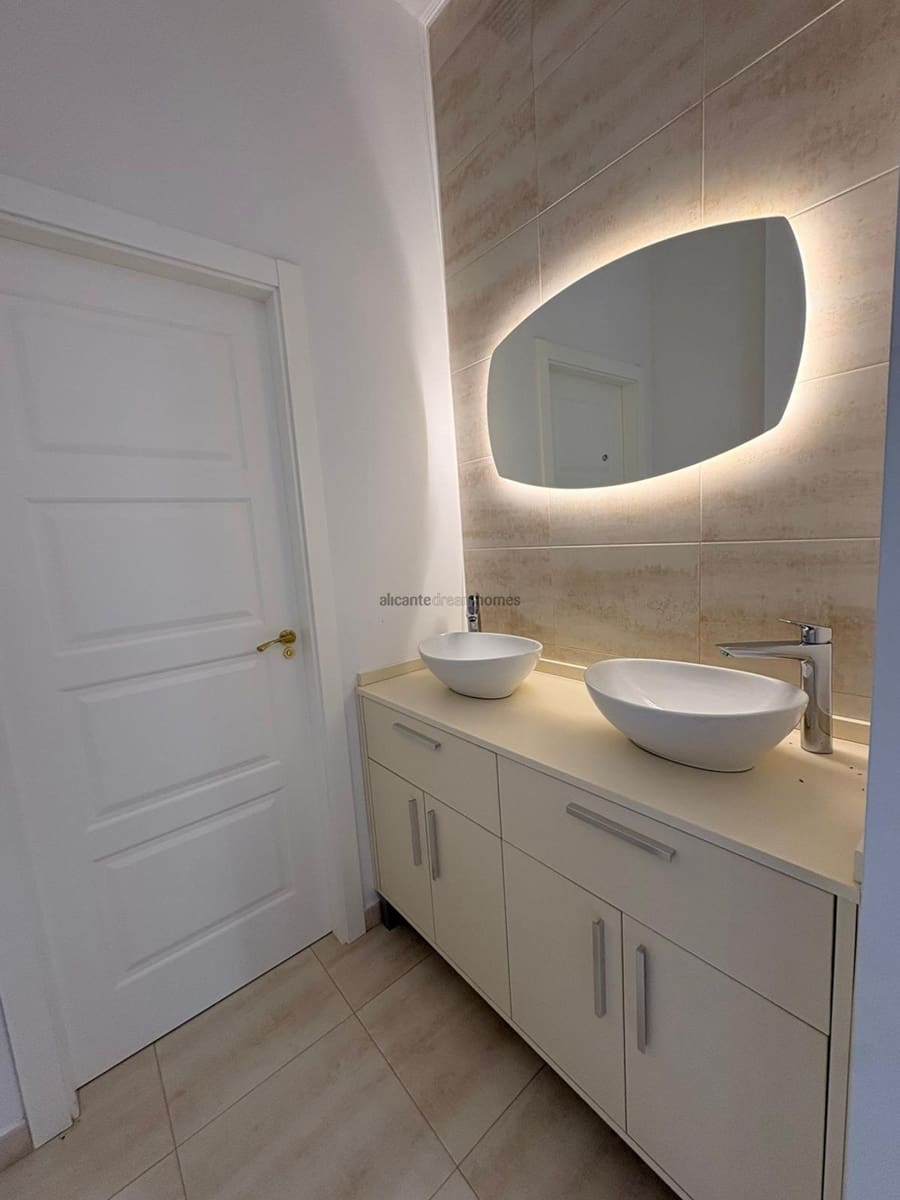 Chalet de 4 habitaciones en Pinoso en venta - 650.000 € (Ref: 9700389)