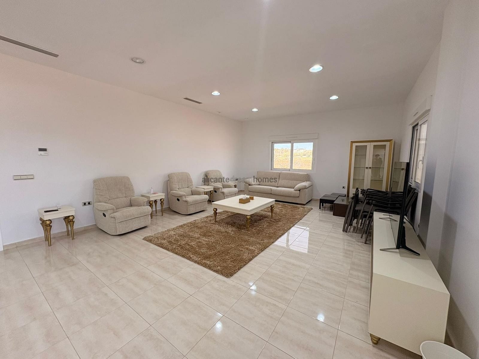 Chalet de 4 habitaciones en Pinoso en venta - 650.000 € (Ref: 9700389)