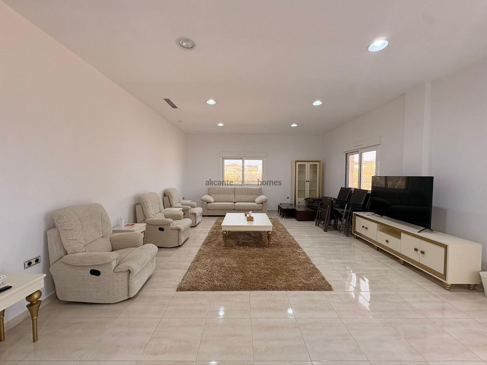 Chalet de 4 habitaciones en Pinoso en venta - 650.000 € (Ref: 9700389)