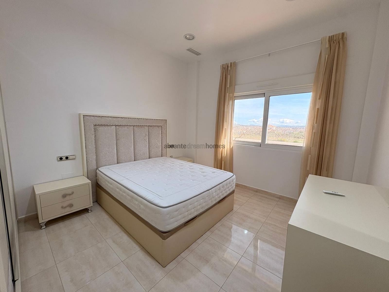 Chalet de 4 habitaciones en Pinoso en venta - 650.000 € (Ref: 9700389)