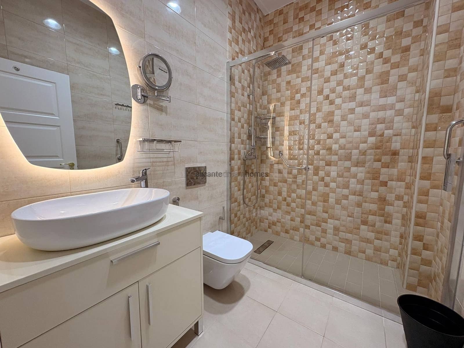 Chalet de 4 habitaciones en Pinoso en venta - 650.000 € (Ref: 9700389)