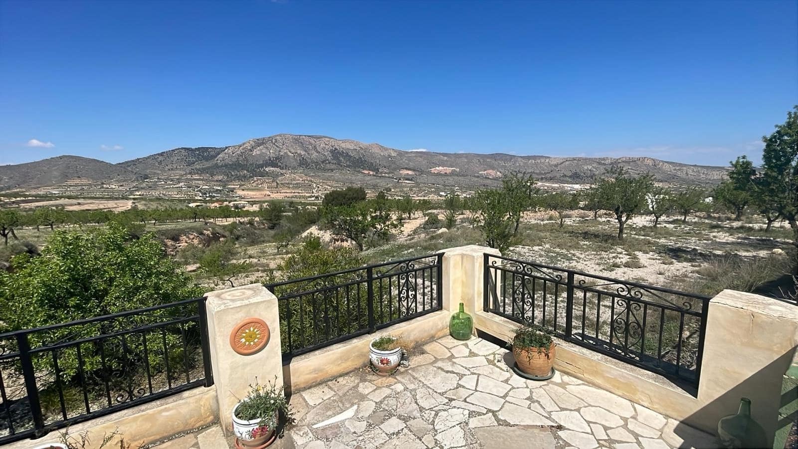 2 bedroom Villa for sale in La Romana with garage - € 125,000 (Ref: 9700390)