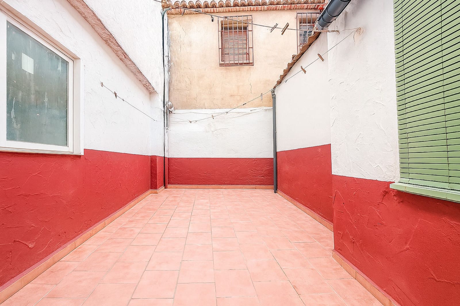 9 quarto Moradia Geminada para venda em Sax com garagem - 220 000 € (Ref: 9704513)