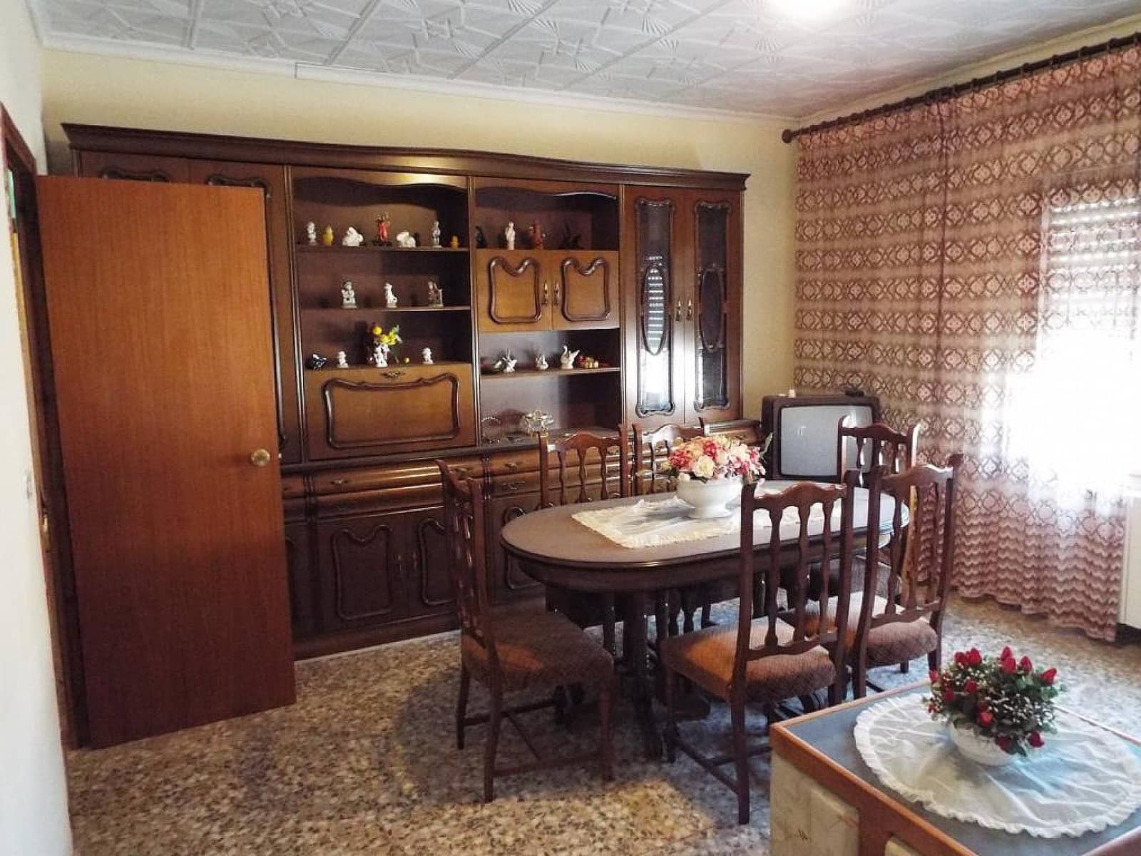 4 bedroom Apartment for sale in Caudete with garage - € 88,000 (Ref: 9710987)
