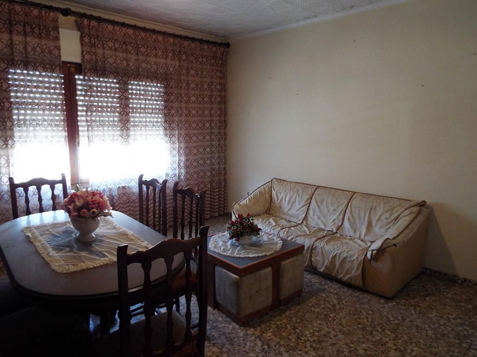 4 bedroom Apartment for sale in Caudete with garage - € 88,000 (Ref: 9710987)