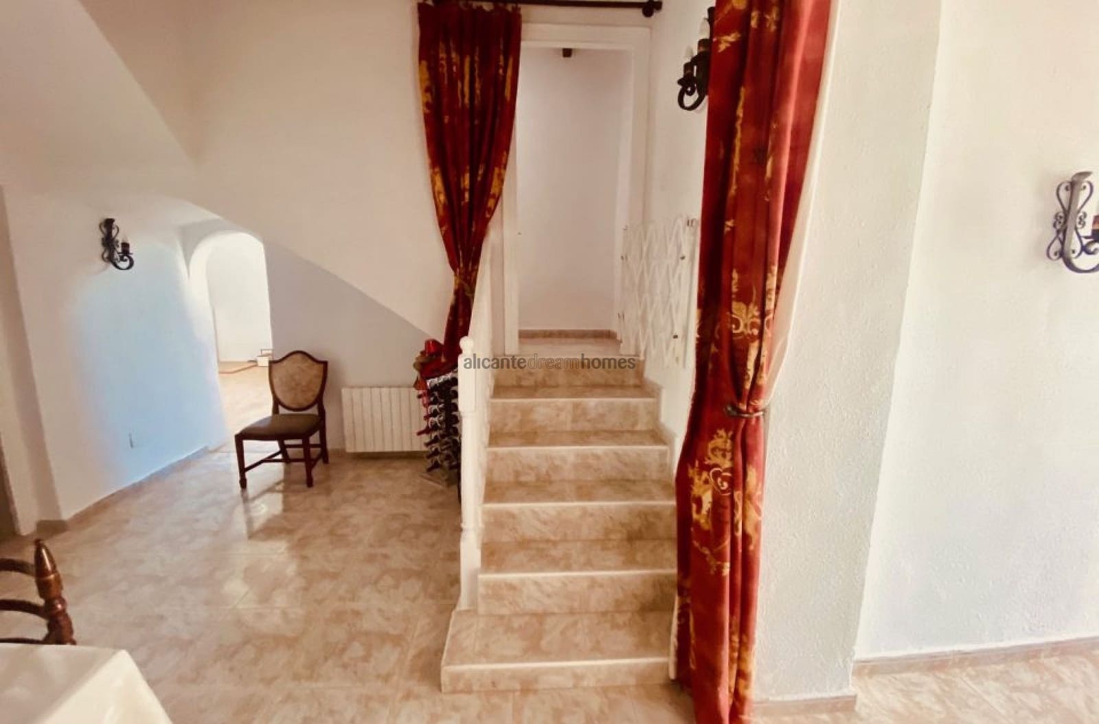 5 Zimmer Finca/Landgut zu verkaufen in El Canton mit Pool - 475.000 € (Ref: 9719418)