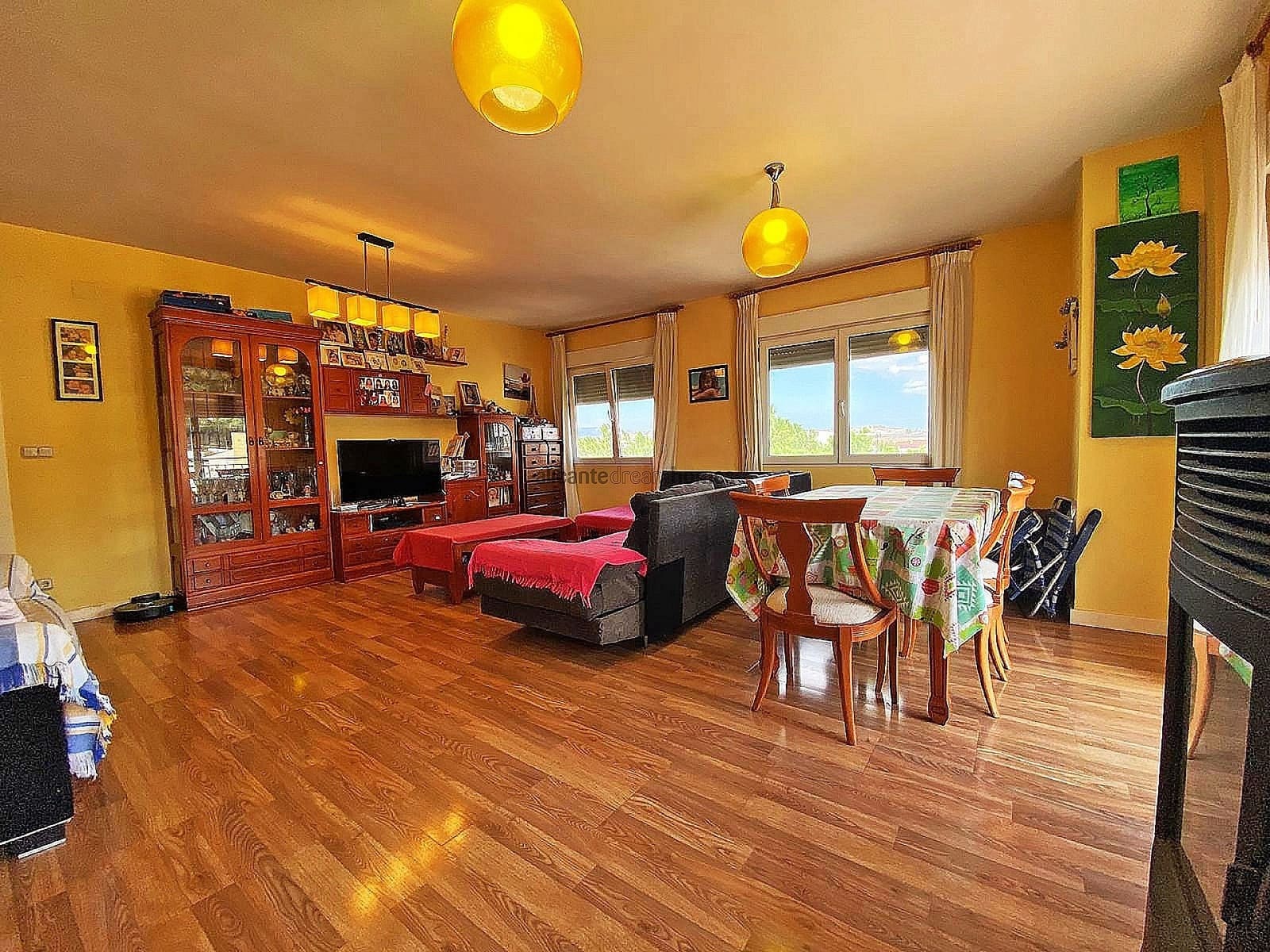 3 bedroom Apartment for sale in Pinoso with garage - € 120,000 (Ref: 9719420)