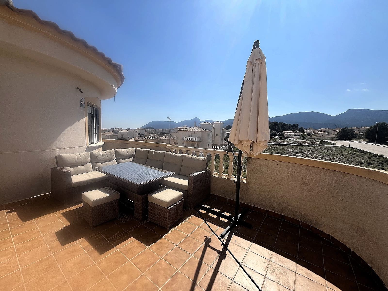 Chalet de 4 habitaciones en Castalla en venta con piscina - 285.000 € (Ref: 9723493)