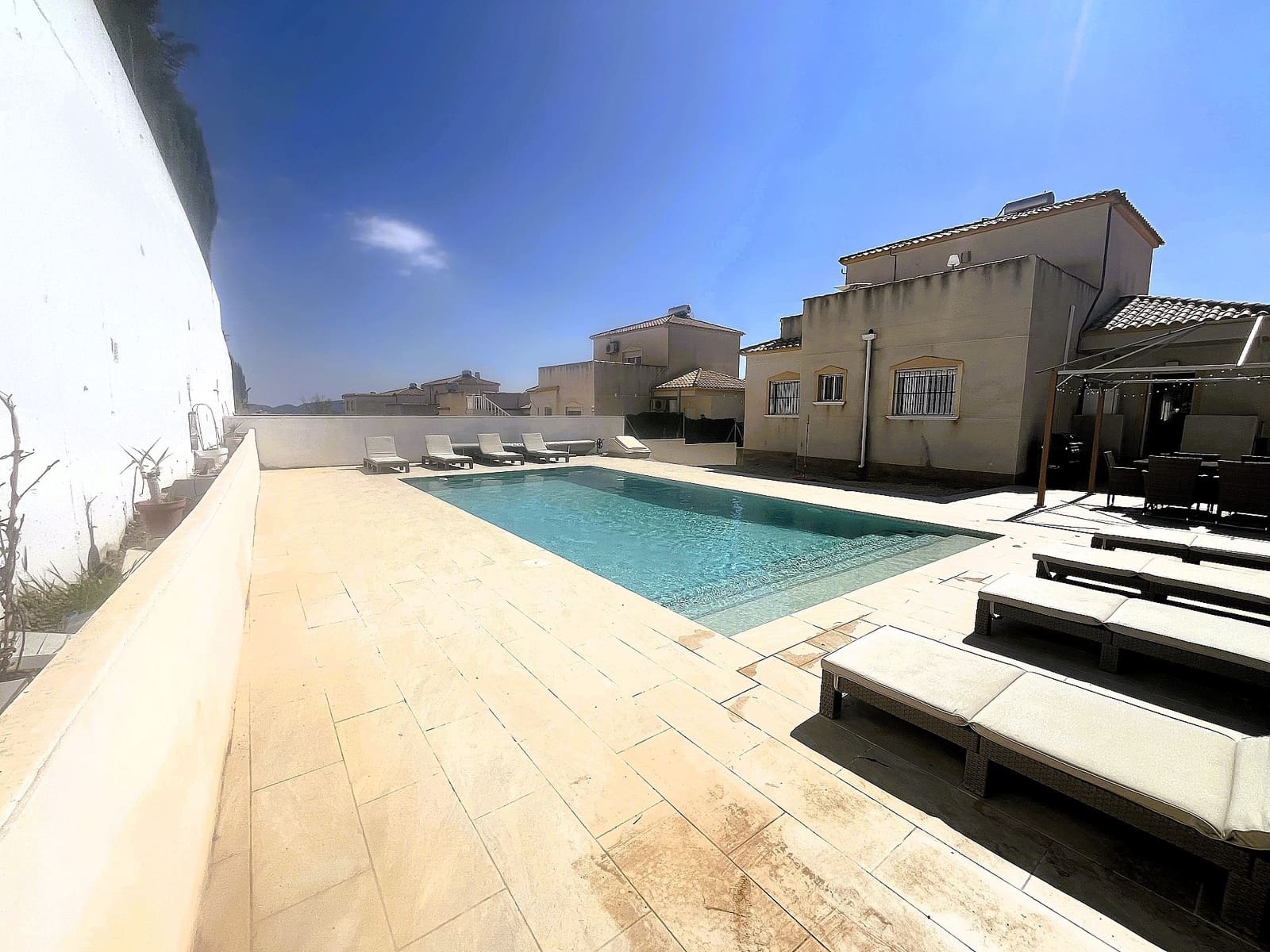 Chalet de 4 habitaciones en Castalla en venta con piscina - 285.000 € (Ref: 9723493)