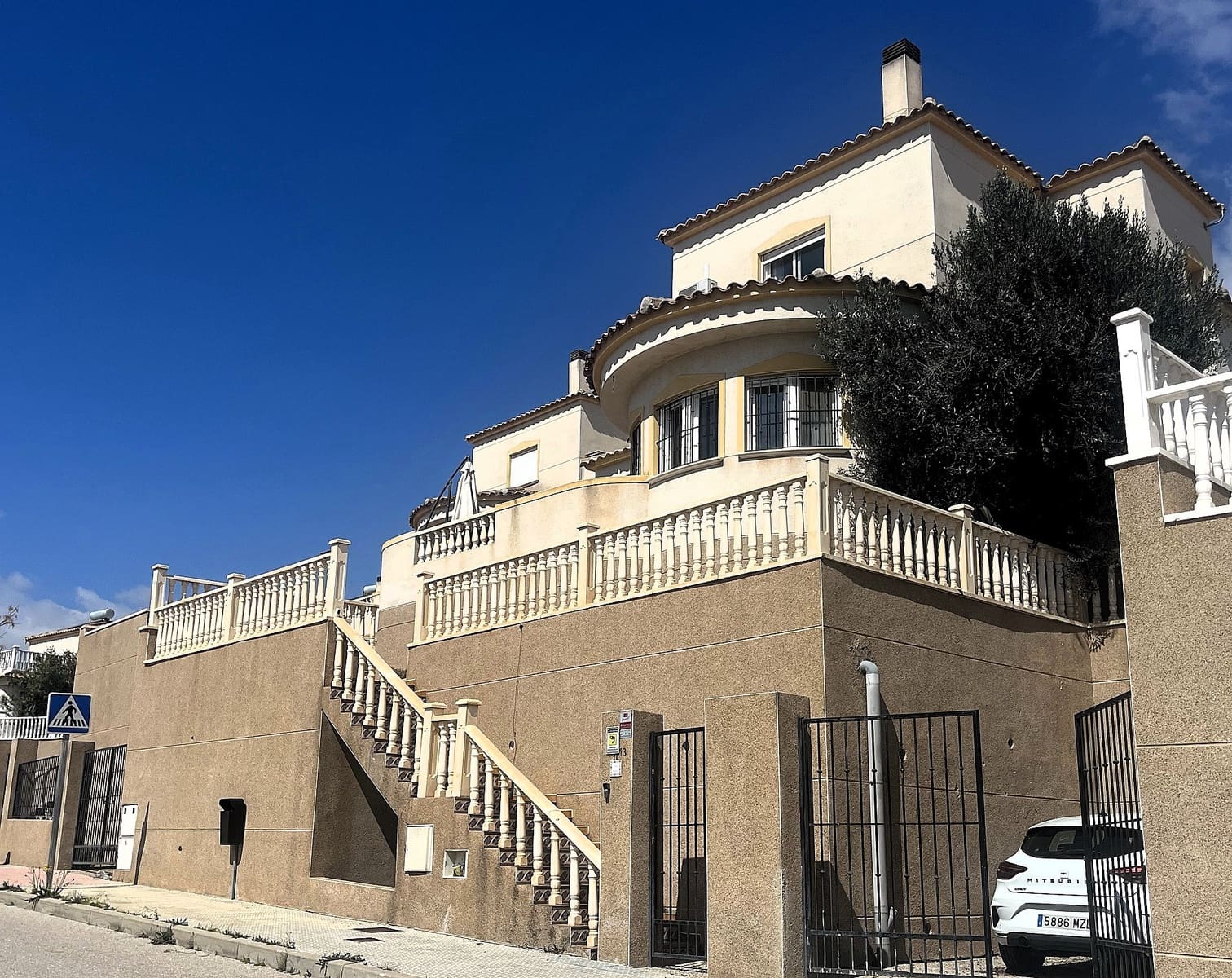 Chalet de 4 habitaciones en Castalla en venta con piscina - 285.000 € (Ref: 9723493)