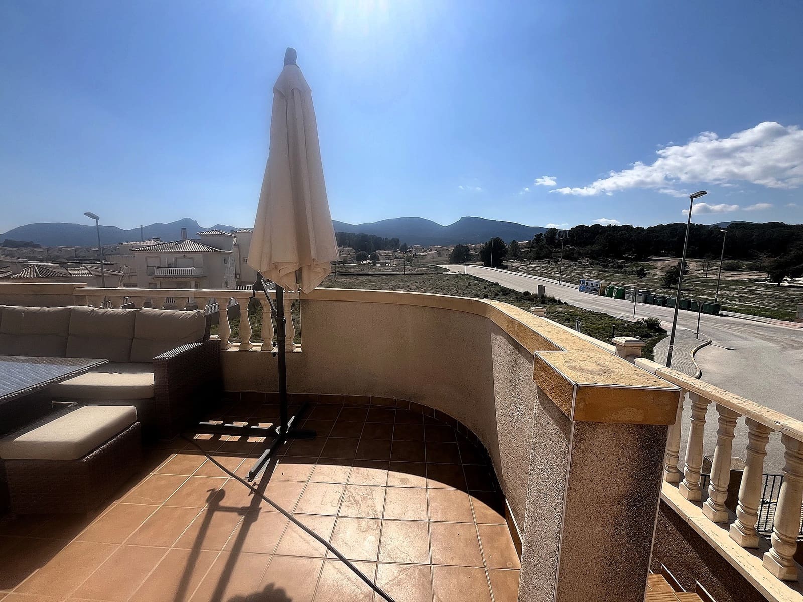 Chalet de 4 habitaciones en Castalla en venta con piscina - 285.000 € (Ref: 9723493)