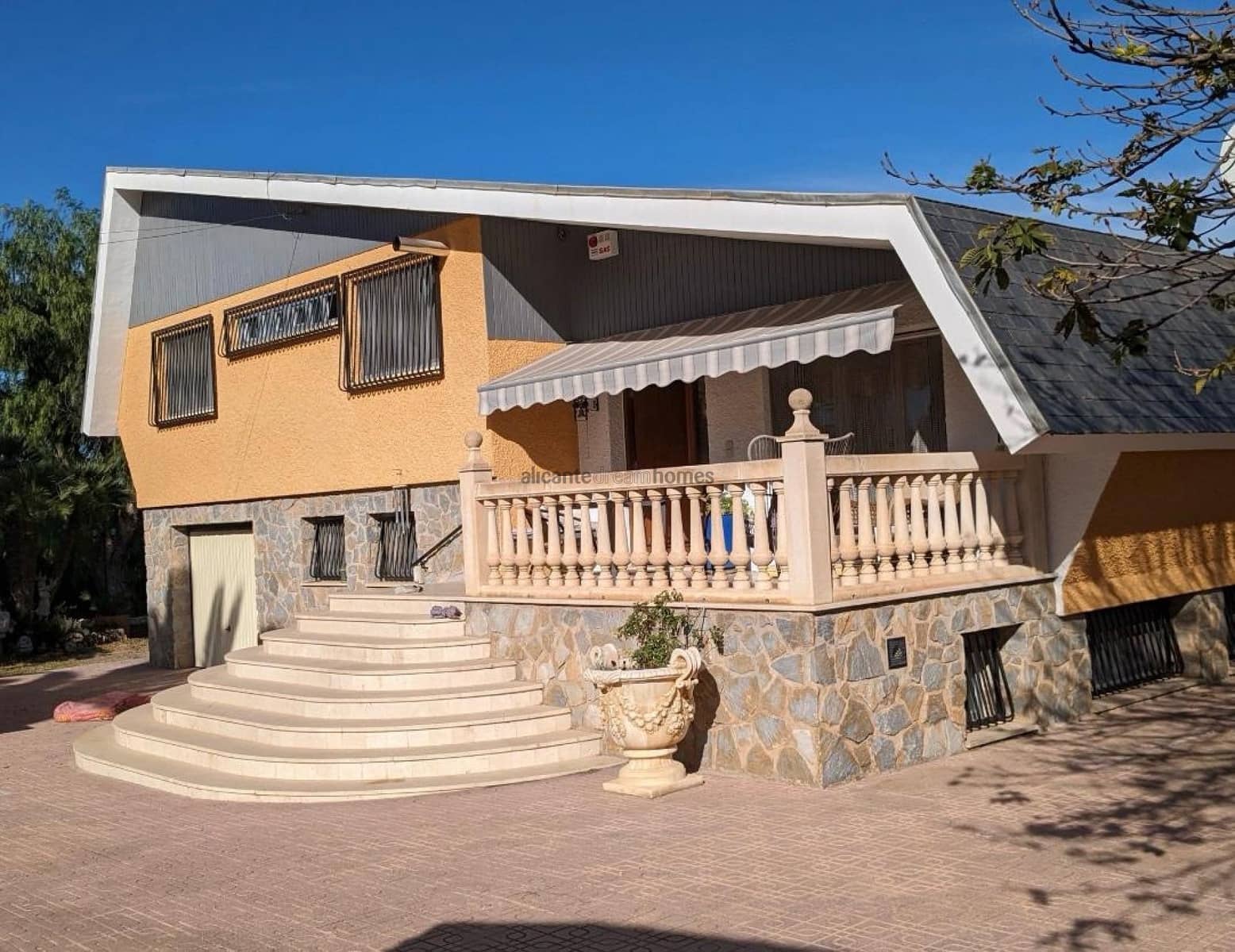 6 soverom Villa til salgs i Petrel / Petrer med garasje - € 495 000 (Ref: 9741470)