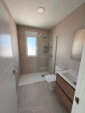 Chalet de 3 habitaciones en Pinoso en venta con piscina - 425.000 € (Ref: 9744040)