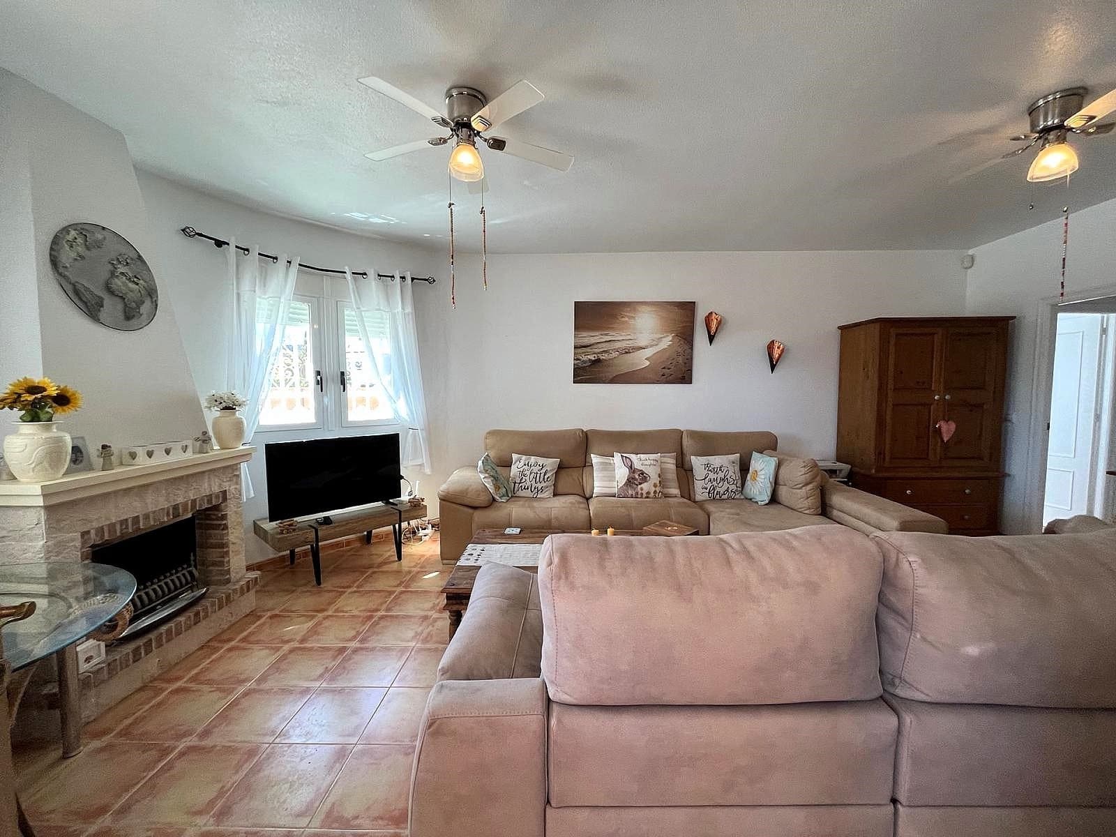 Chalet de 3 habitaciones en Castalla en venta con piscina garaje - 299.000 € (Ref: 9744041)