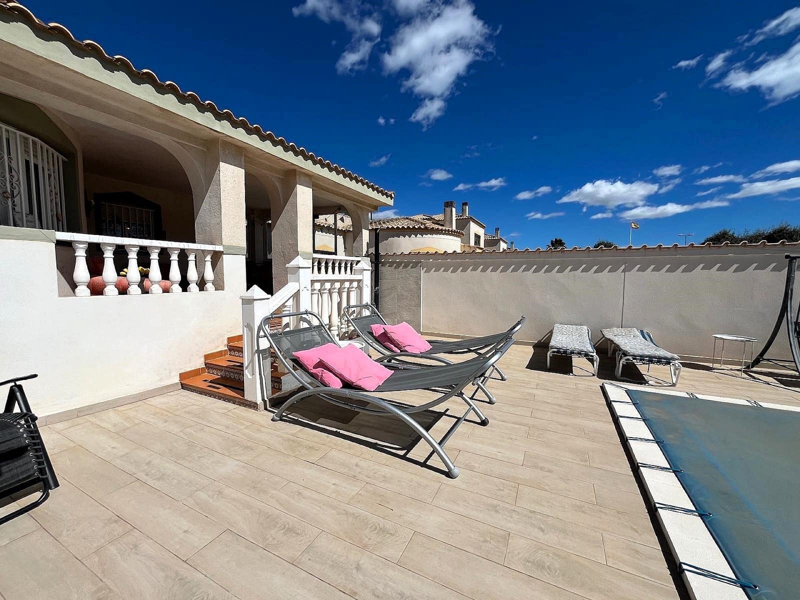 Chalet de 3 habitaciones en Castalla en venta con piscina garaje - 299.000 € (Ref: 9744041)