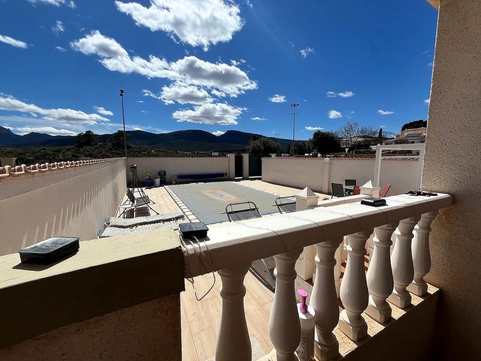 Chalet de 3 habitaciones en Castalla en venta con piscina garaje - 299.000 € (Ref: 9744041)