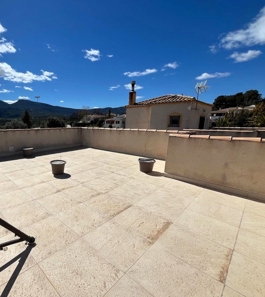 Chalet de 3 habitaciones en Castalla en venta con piscina garaje - 299.000 € (Ref: 9744041)