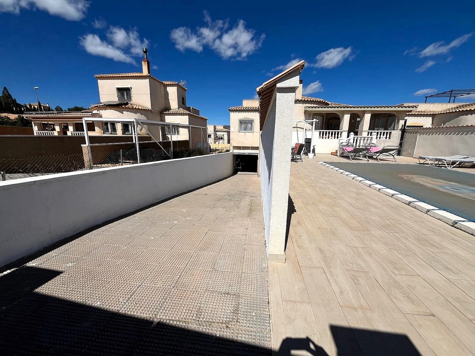 Chalet de 3 habitaciones en Castalla en venta con piscina garaje - 299.000 € (Ref: 9744041)