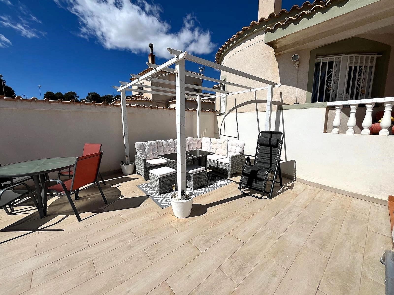 Chalet de 3 habitaciones en Castalla en venta con piscina garaje - 299.000 € (Ref: 9744041)