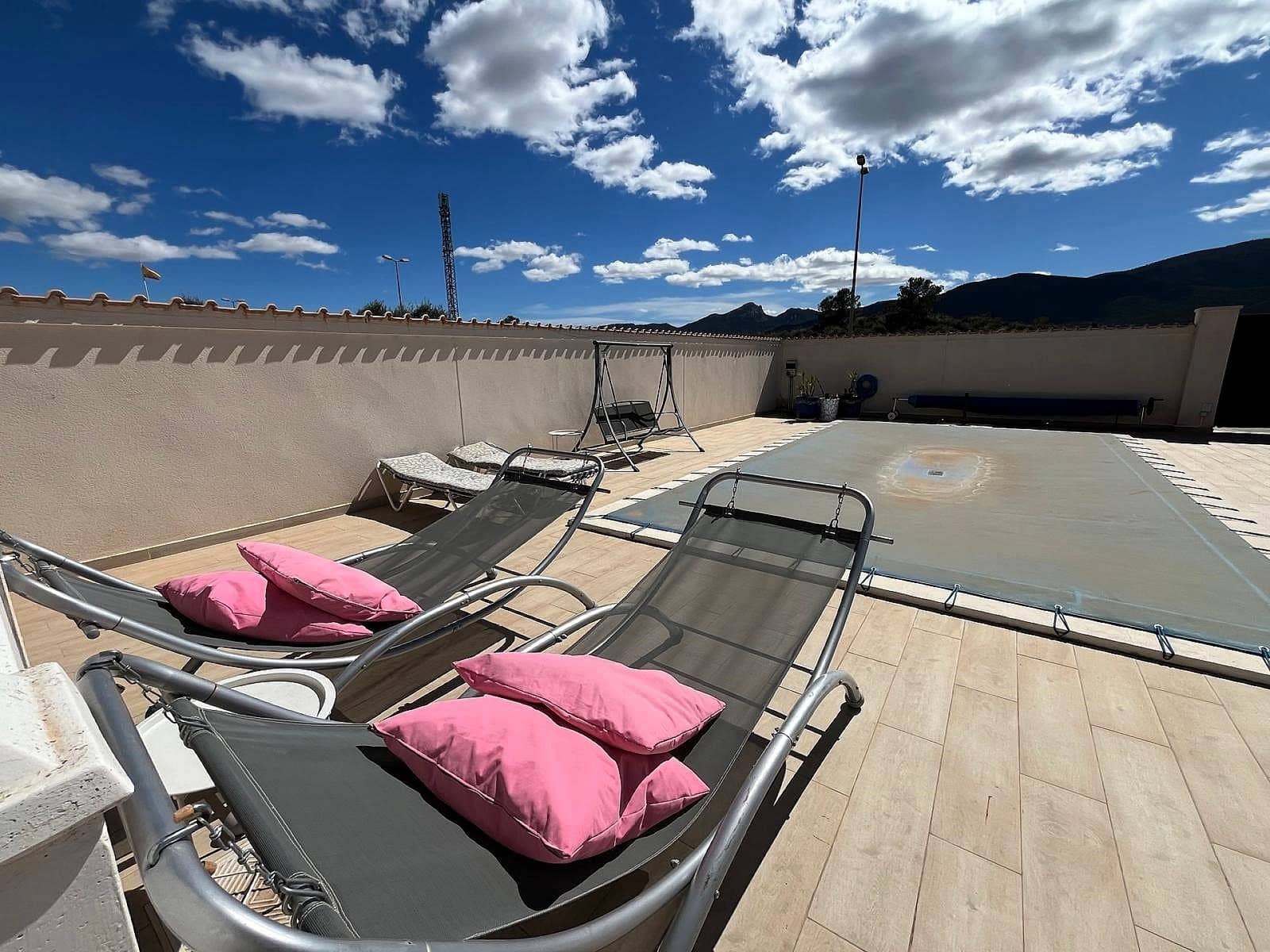 Chalet de 3 habitaciones en Castalla en venta con piscina garaje - 299.000 € (Ref: 9744041)