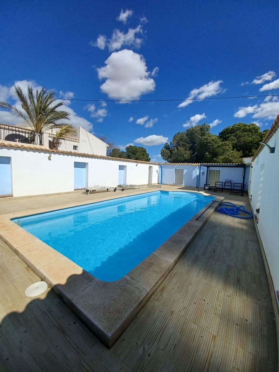 6 chambre Finca/Maison de Campagne à vendre à Pinoso avec piscine garage - 597 000 € (Ref: 9745217)