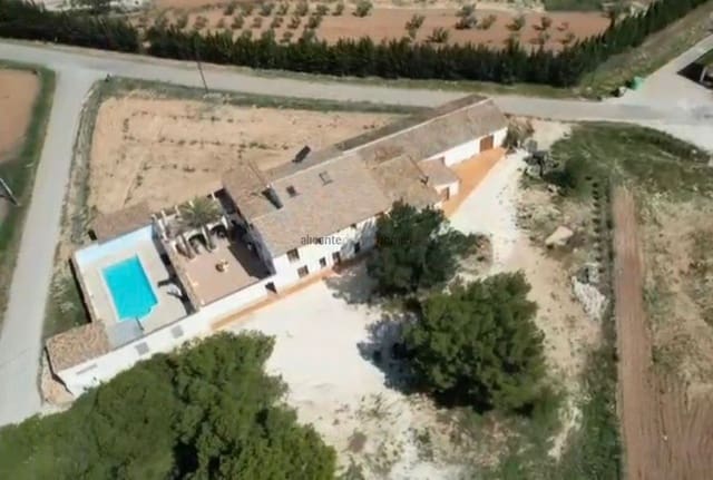 6 chambre Finca/Maison de Campagne à vendre à Pinoso avec piscine garage - 597 000 € (Ref: 9745217)