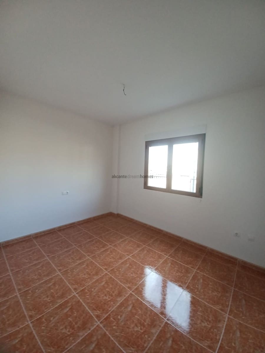 4 soveværelse Byhus til salg i Pinoso med swimmingpool garage - € 235.000 (Ref: 9751567)